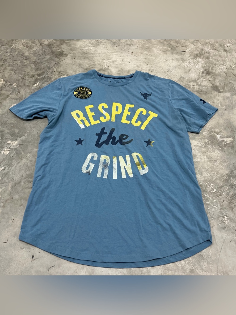 Under Armour Team Rock Respect the Grind Size XL Graphic T-Shirt WWE Brahma Bull